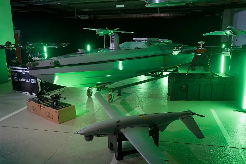 Magura V5 (по центру кадра). Обложка © ТАСС / AP / Efrem Lukatsky