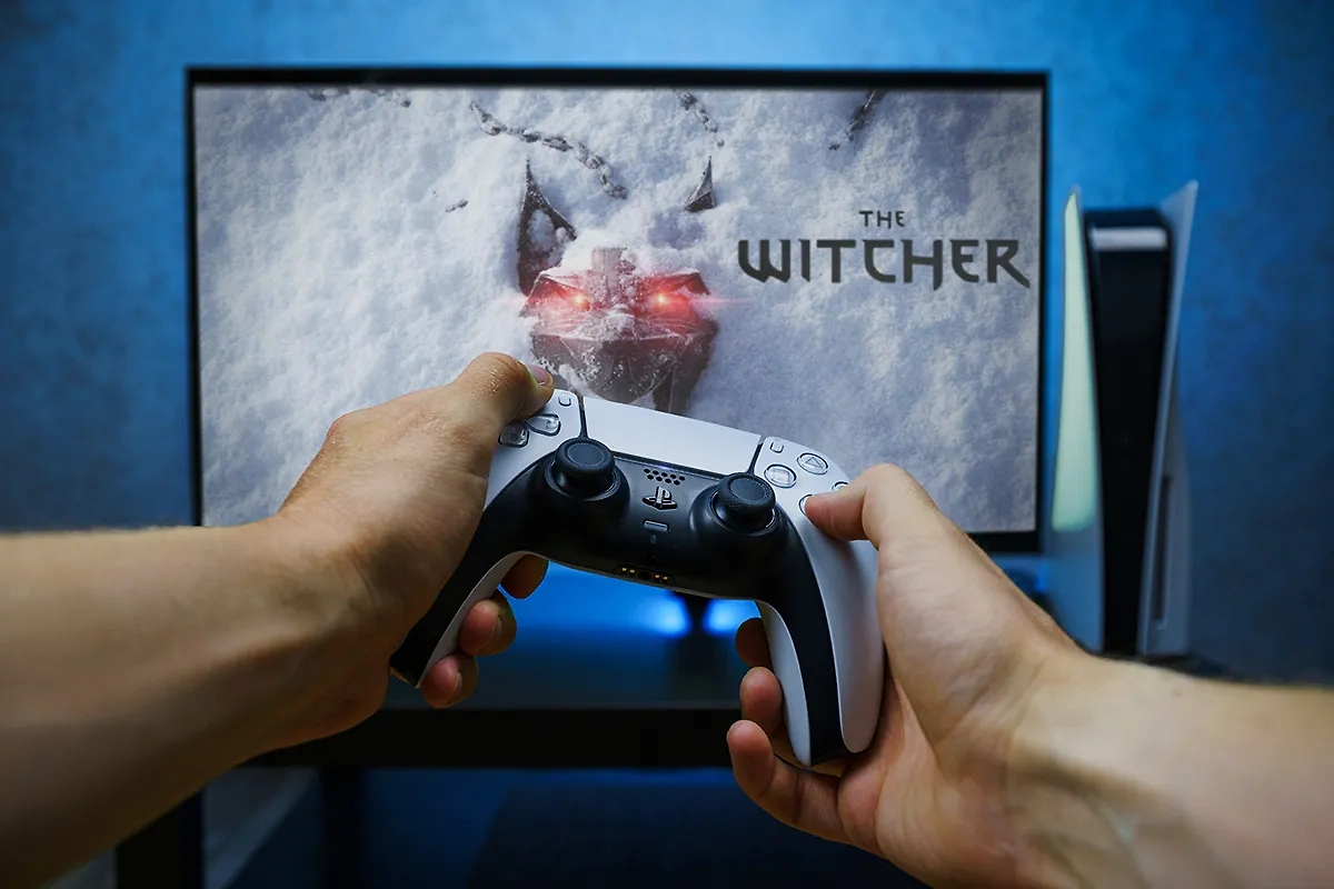 На церемонии The Game Awards 2024 13 декабря показали первый трейлер игры «Ведьмак-4». Обложка © Shutterstock / FOTODOM / Rokas Tenys