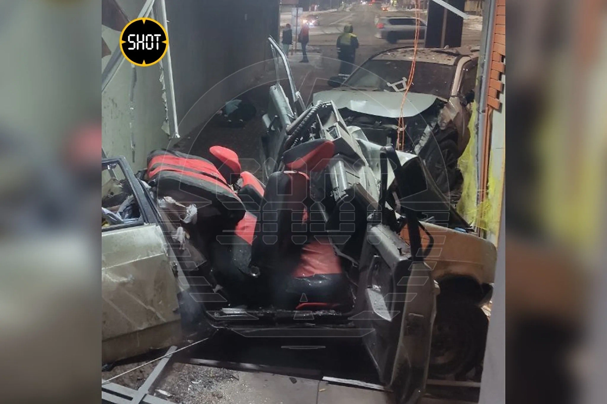 В Саранске произошло страшное ДТП, скончался 22-летний парень. Фото © Telegram / SHOT