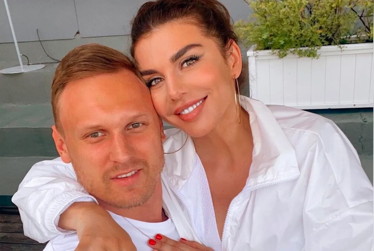 Янис Тимма и Анна Седокова. Обложка © Instagram (признан экстремистской организацией и запрещён на территории Российской Федерации)/psy.only