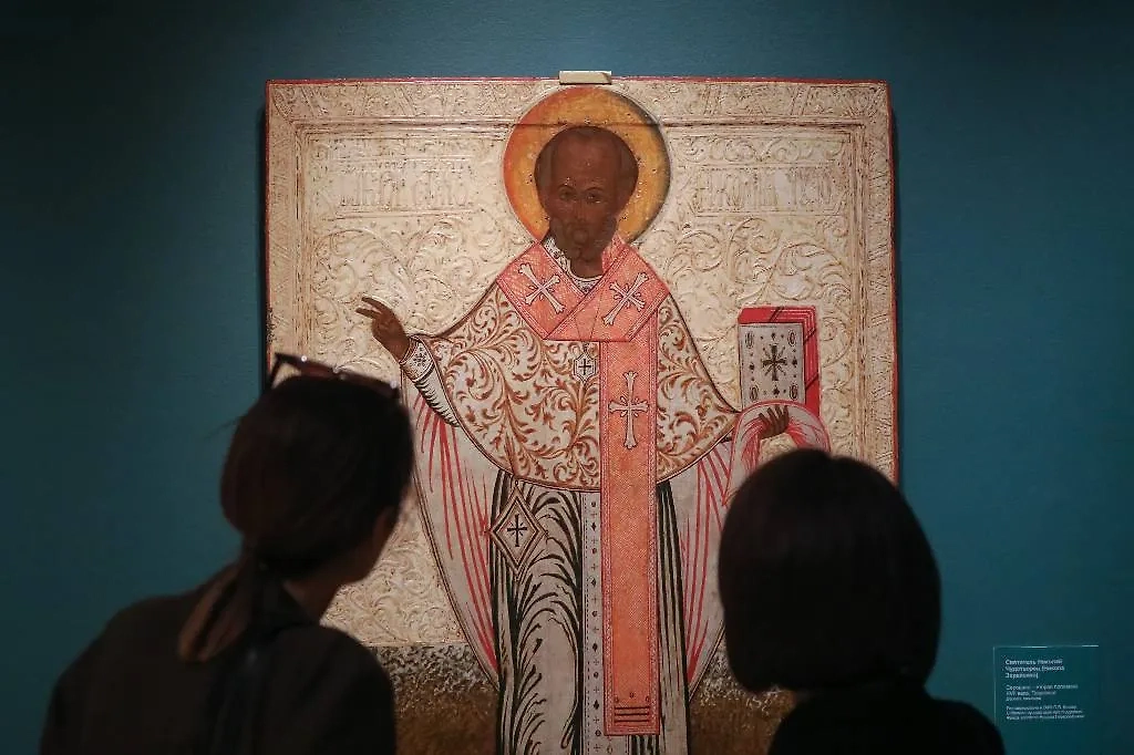 Икона на выставке «Святитель Николай Чудотворец. Иконы XIII-XX веков» в Инженерном корпусе Третьяковской галереи. Фото © Софья Сандурская/ТАСС 