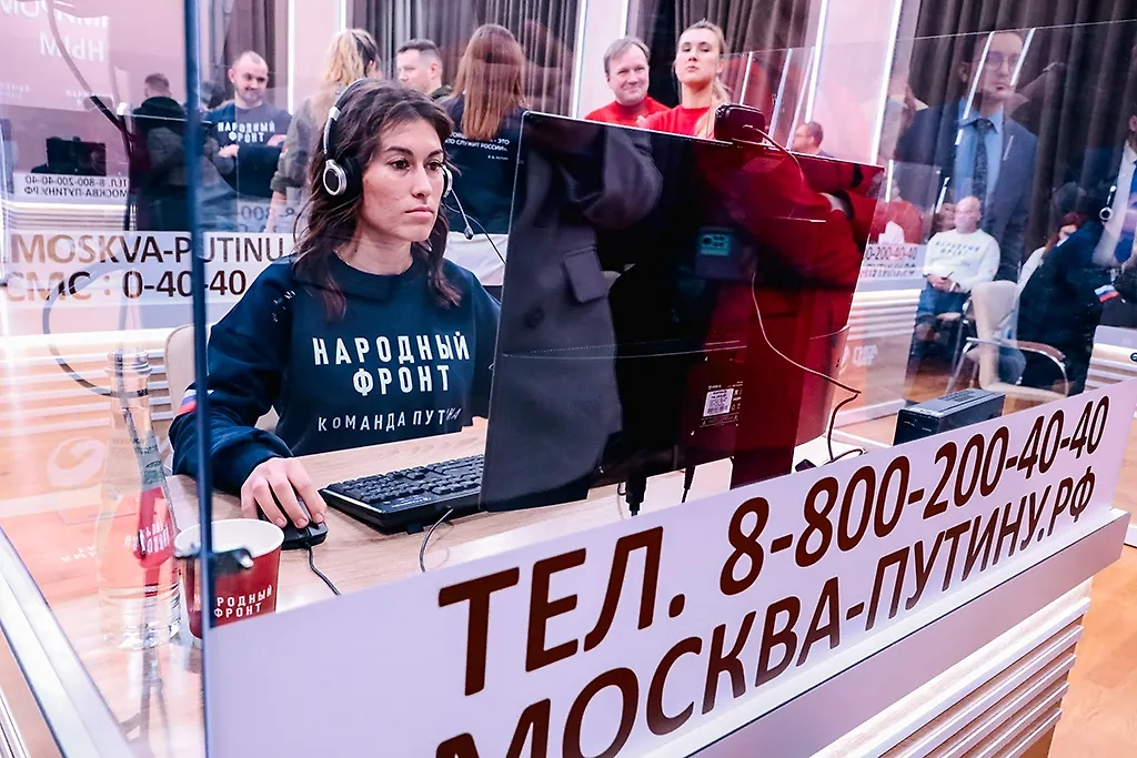 Совмещённая прямая линия и большая пресс-конференция длилась более четырёх часов. Фото © ТАСС / Роман Наумов / URA.RU