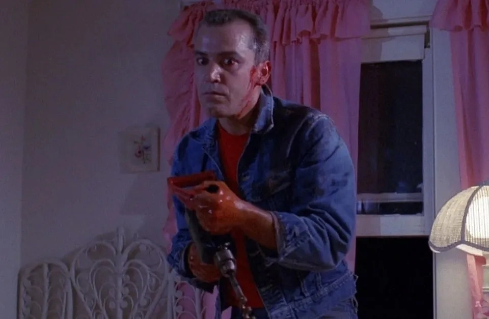 Майкл Виллелла. Кадр из фильма © «Резня на пижамной вечеринке», реж. Эми Холден Джонс, сцен. Рита Мэй Браун, Эми Холден Джонс / Kinopoisk