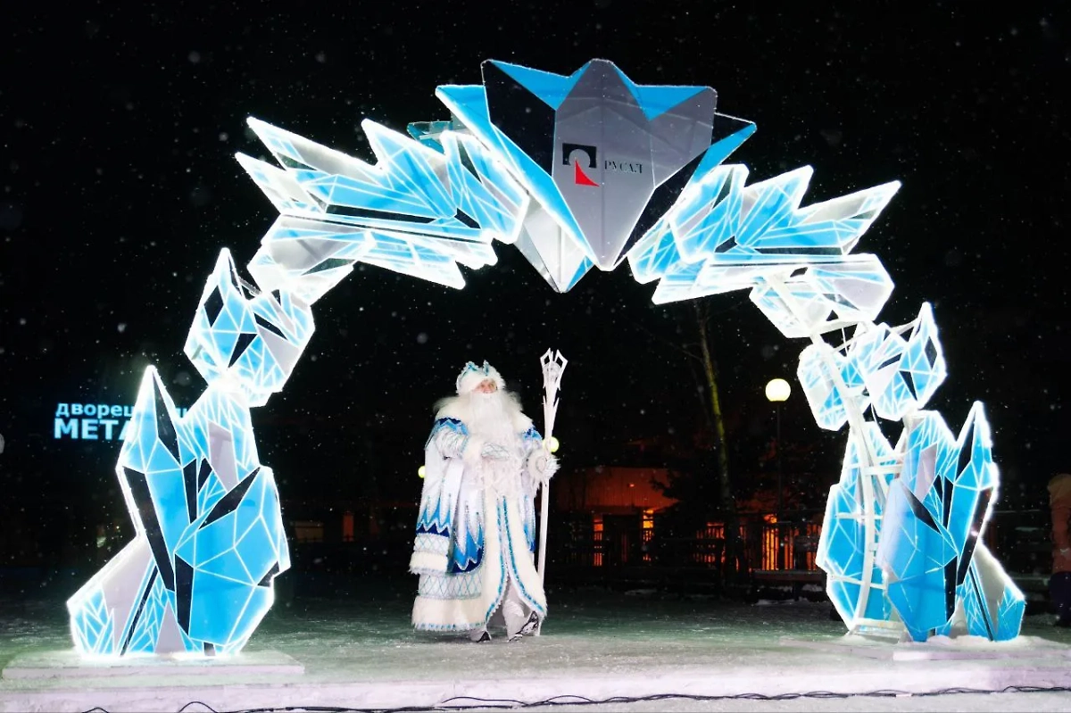 На открытии ёлки в Шелехове было жарко. Фото © Пресс-служба РУСАЛа