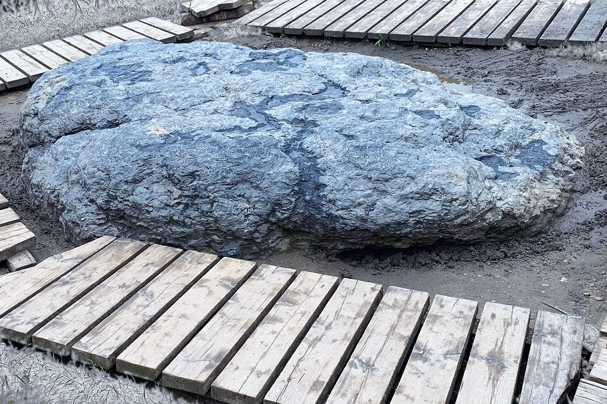 Синий камень: как загадывать желания правильно. Фото © Wikipedia / Sergey Sebelev