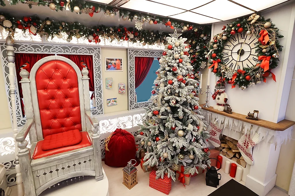 Скорее всего, праздники Дед Мороз встречает в кругу семьи. Фото © ТАСС / Александр Демьянчук