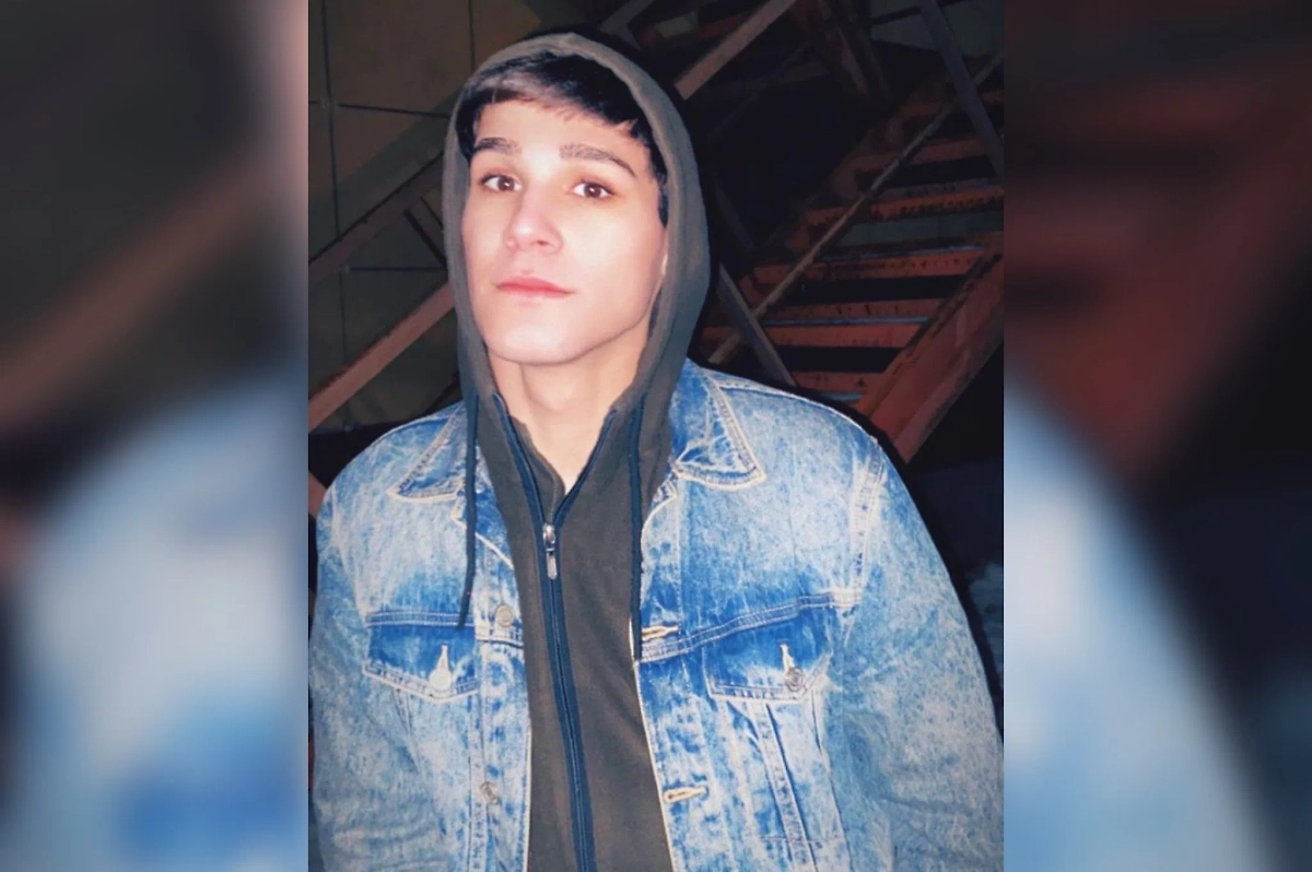 Рамин Агаев, находившийся на борту самолёта, который упал в Актау. Обложка © VK / Рамин Агаев