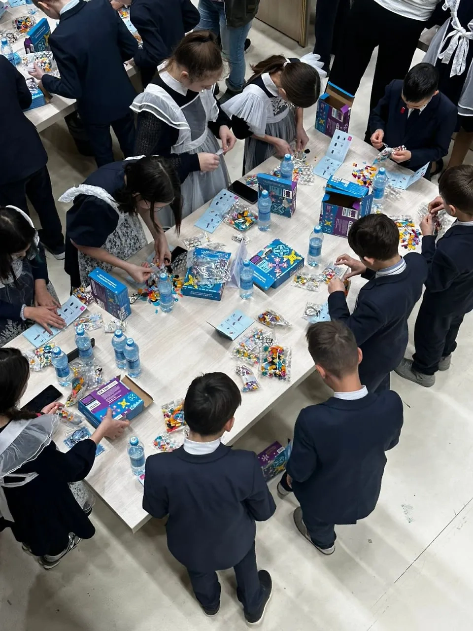 Уфа установила рекорд по массовой сборке конструктора. Фото © Telegram / Госсобрание-Курултай