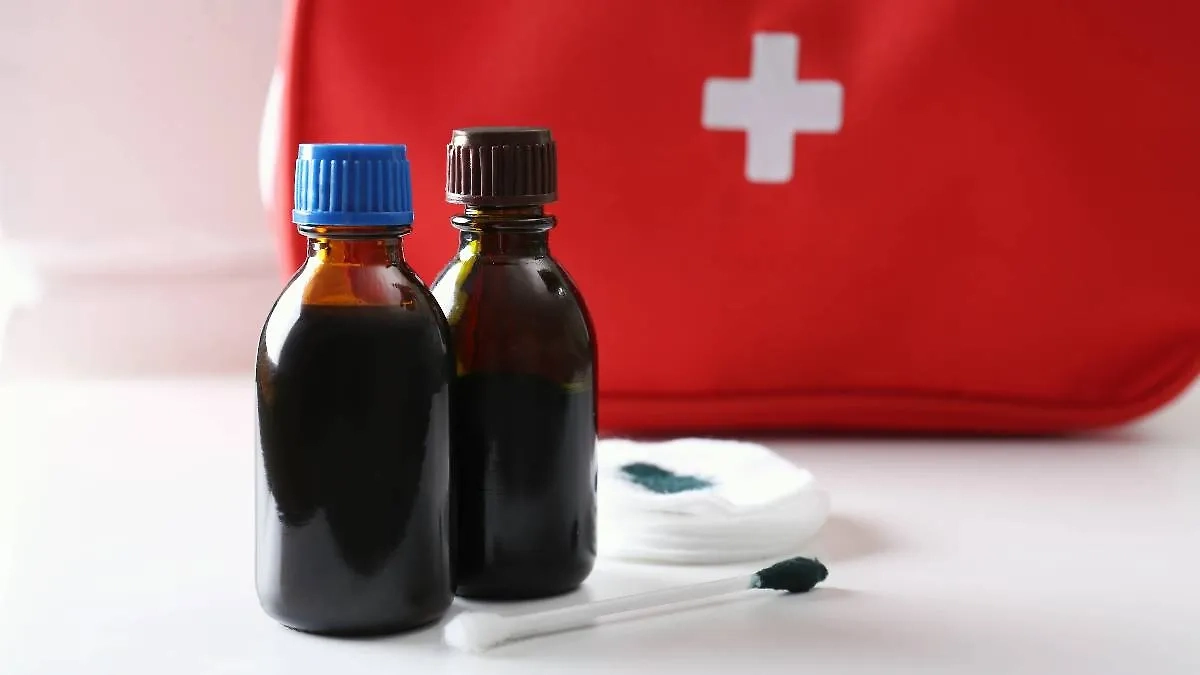 Как защитить здоровье зимой после 45 лет: список необходимых лекарств. Фото © Shutterstock / FOTODOM / New Africa