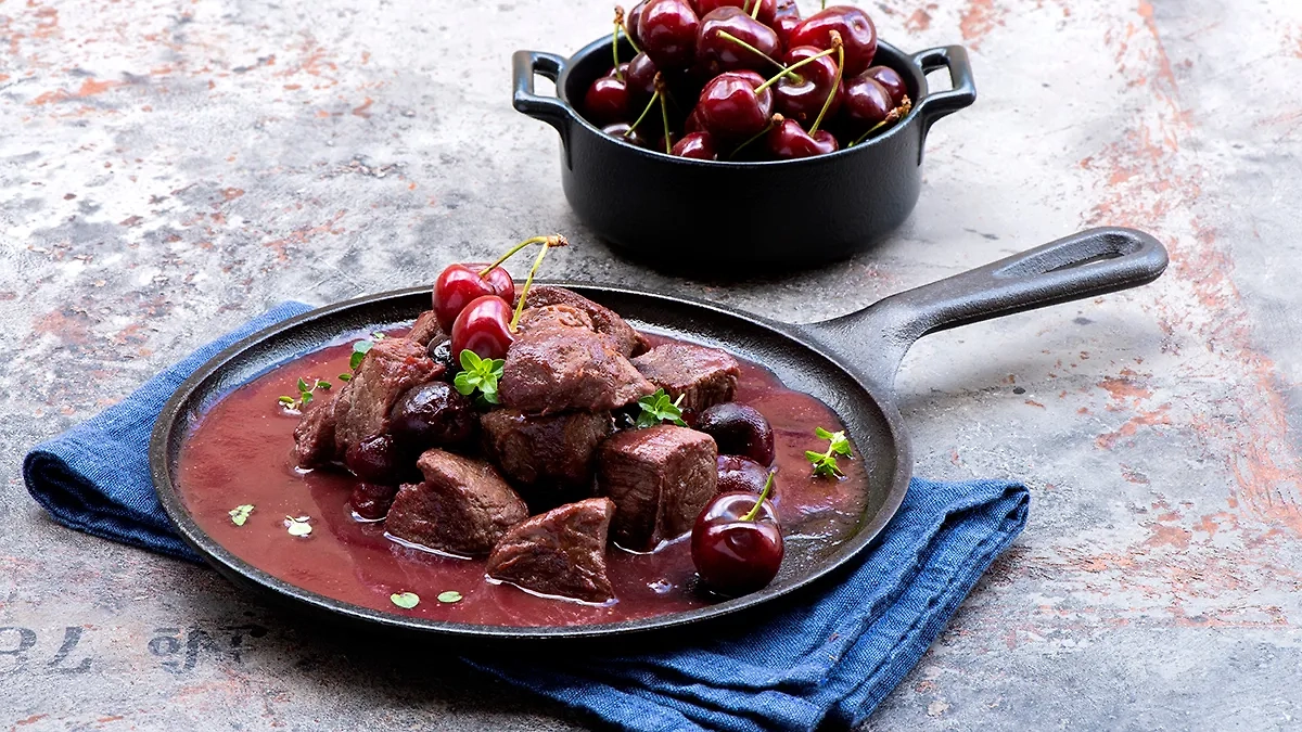 Новогодние блюда 2025: идеи и рецепты. Фото © Shutterstock / FOTODOM / hadasit