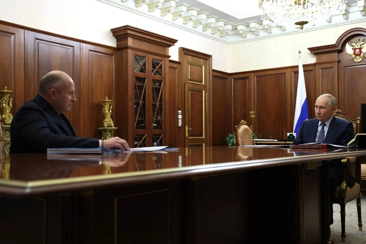 Александр Куренков и Владимир Путин. Обложка © Kremlin.ru