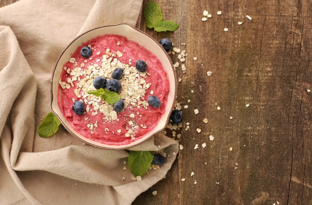 Смузи при диете не должен заменять всю еду. Обложка © freepik.com/racool-studio