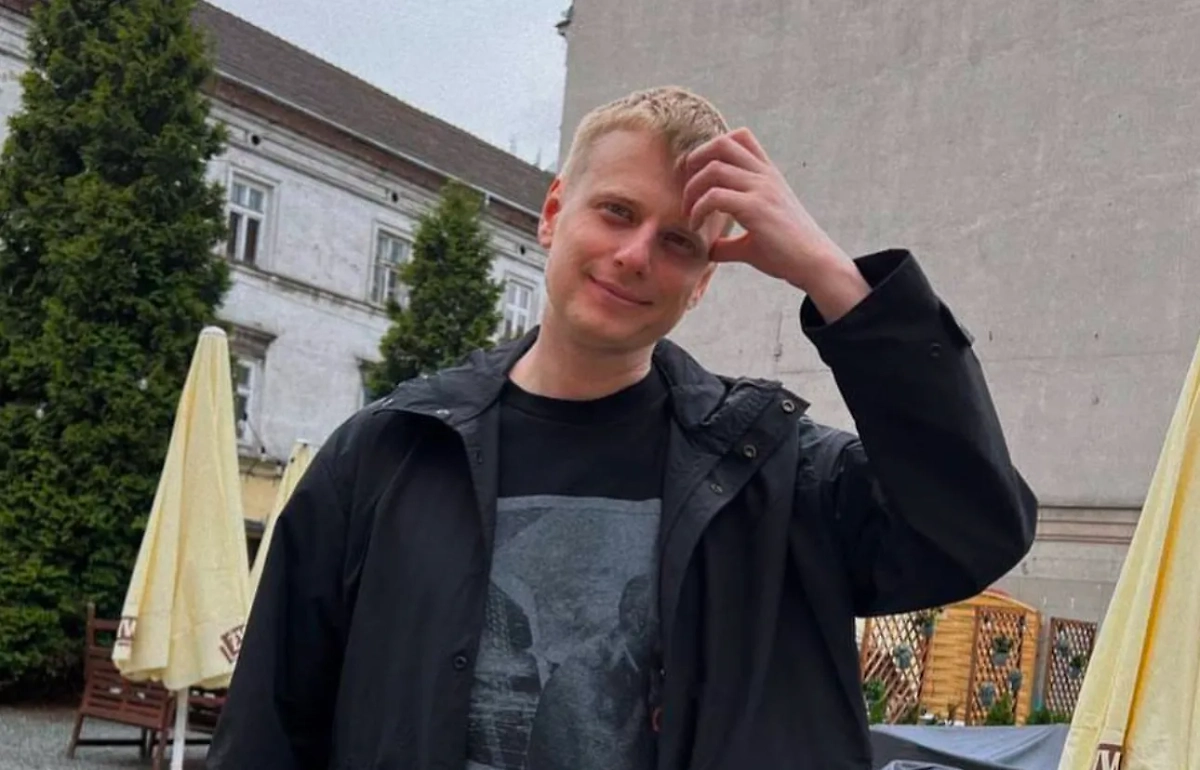 Слава Комиссаренко. Обложка © Instagram (признан экстремистской организацией и запрещён на территории Российской Федерации)/ slavakomissarenko