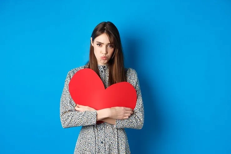 Психолог Скалубо: 14 февраля одиноким будет полезно немного "пострадать". Обложка © Freepik / benzoix