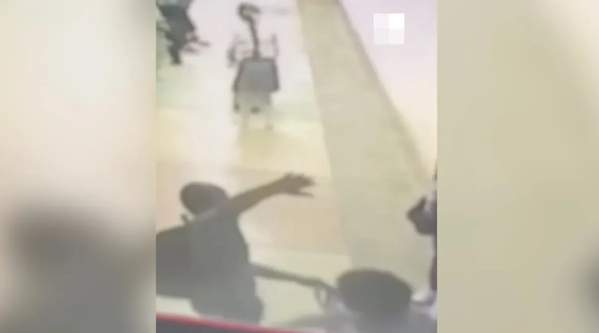 На Урале сын полицейского избил сверстника. Обложка © e1.ru