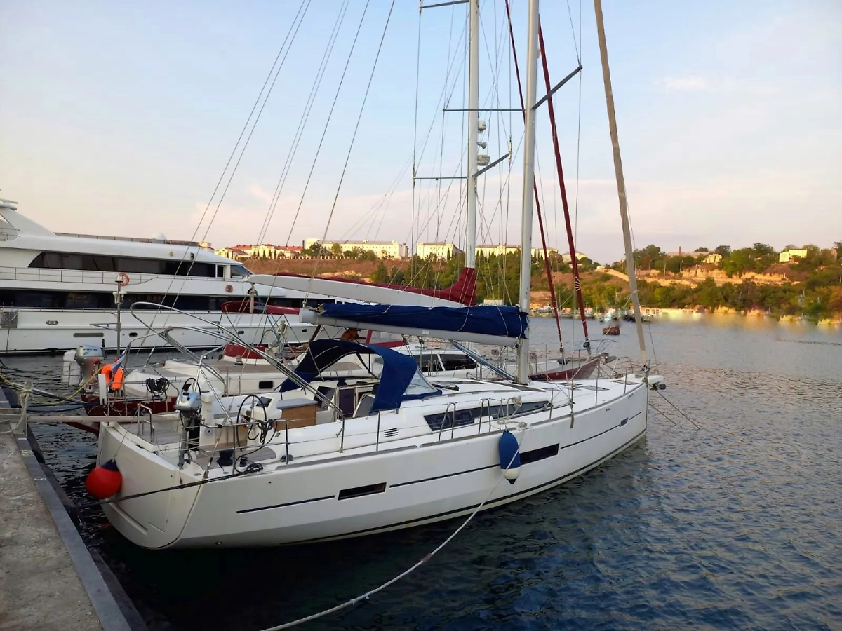 Таможня задержала яхту, которую россияне похитили на Карибских островах. Фото © ФТС РФ