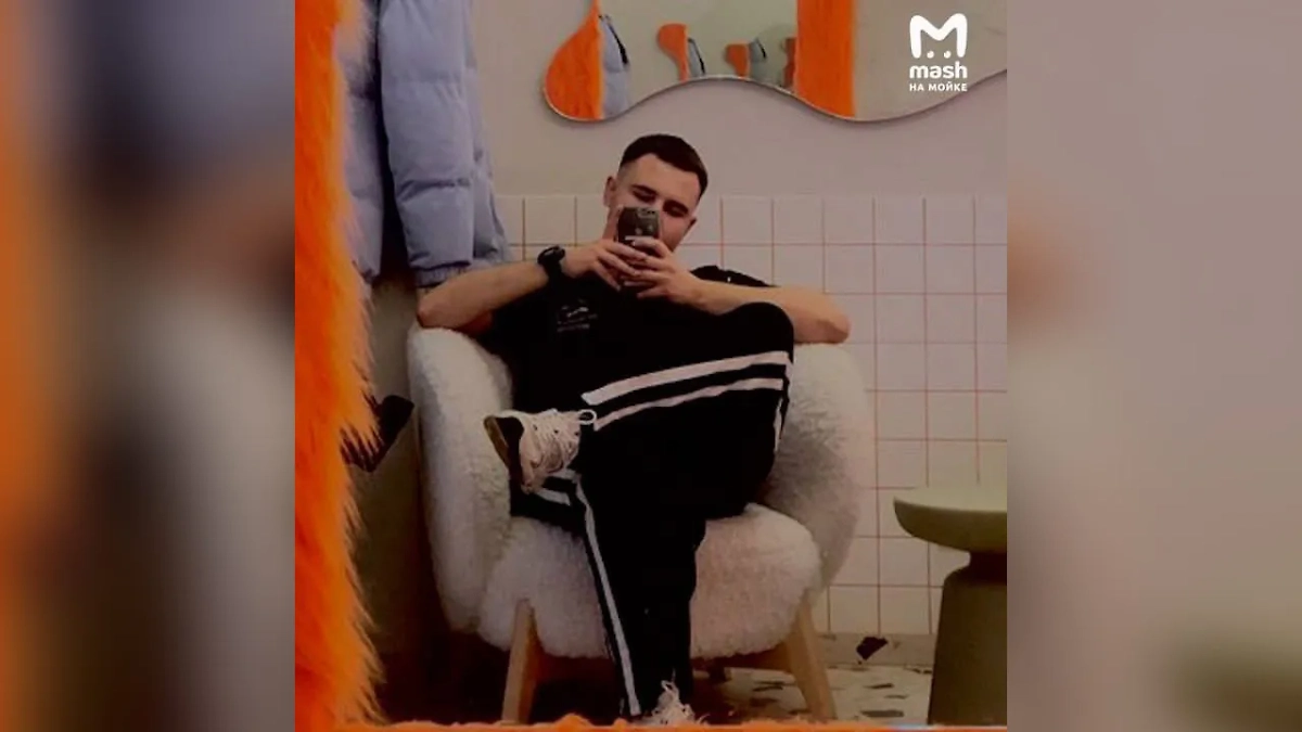 Пострадавший от рук своего гостя житель Мурино. Обложка © t.me / "Mash на Мойке"