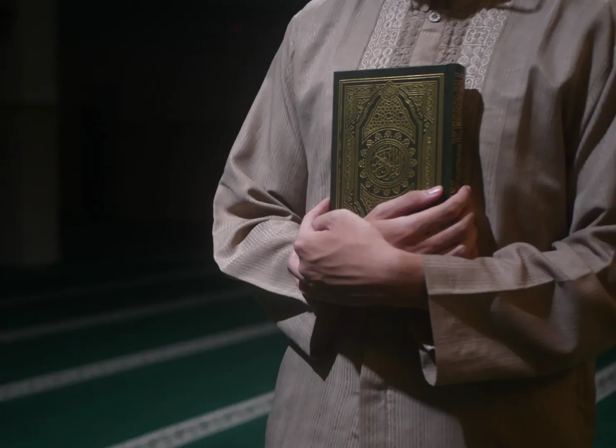 Ночь Бараат мусульмане обычно проводят в бдении, читают Коран и молятся. Фото © Masjid Pogung Dalangan / Unsplash