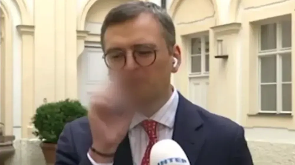 Глава МИД Украины Дмитрий Кулеба закурил в прямом эфире. Обложка © t.me / Україна Online: Новини | Політика