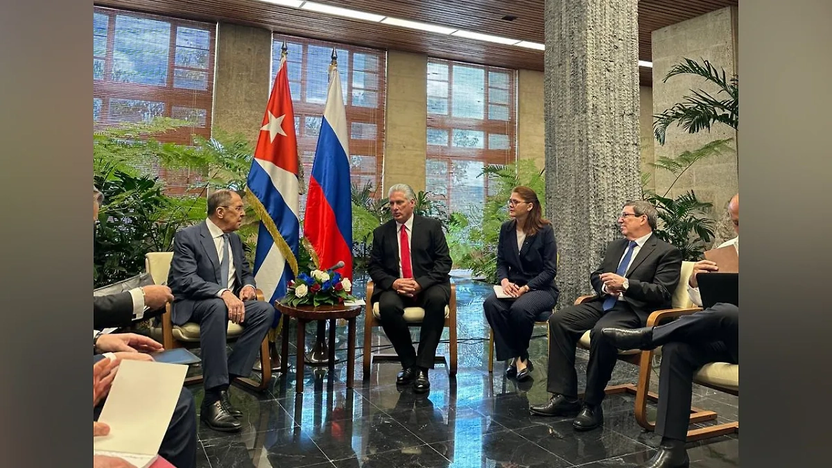 Глава МИД РФ Сергей Лавров и президент Кубы Мигель Диас-Канель. Обложка © t.me / Мария Захарова