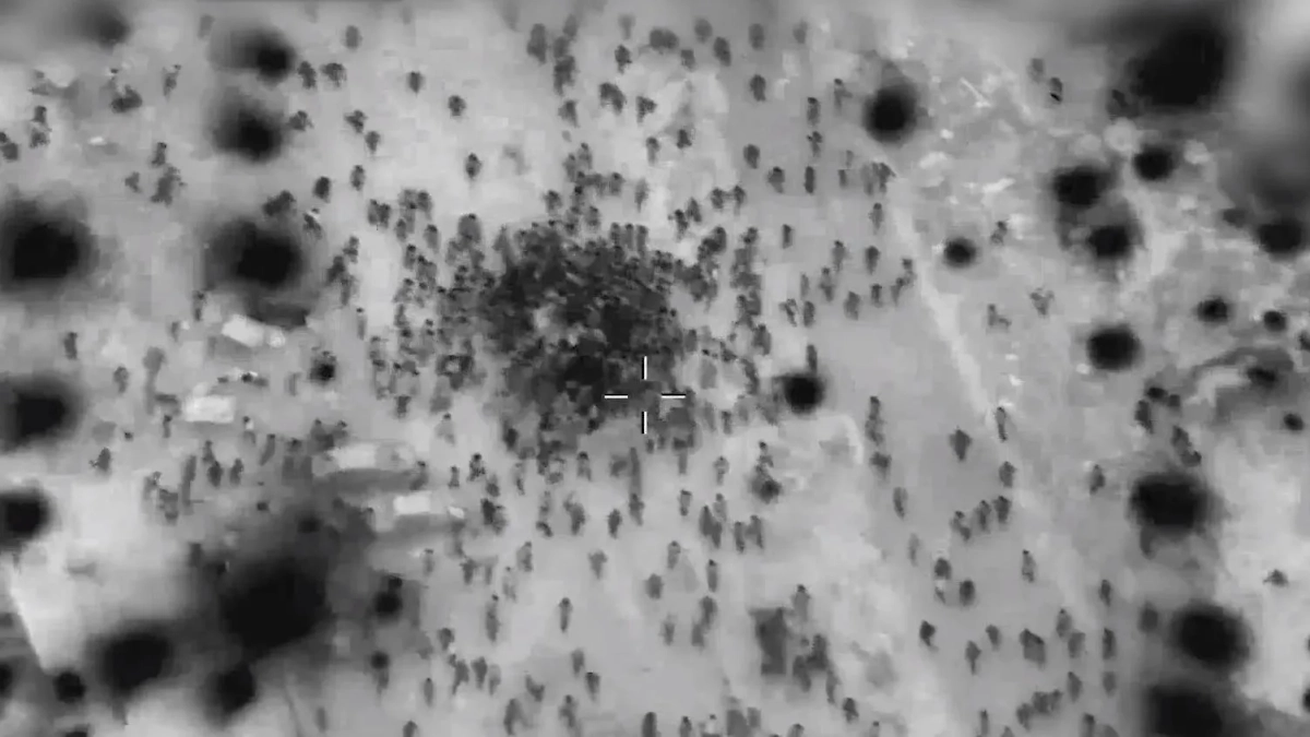 Палестинцы получают гумпомощь в Газе. Обложка © t.me / Israel Defense Forces