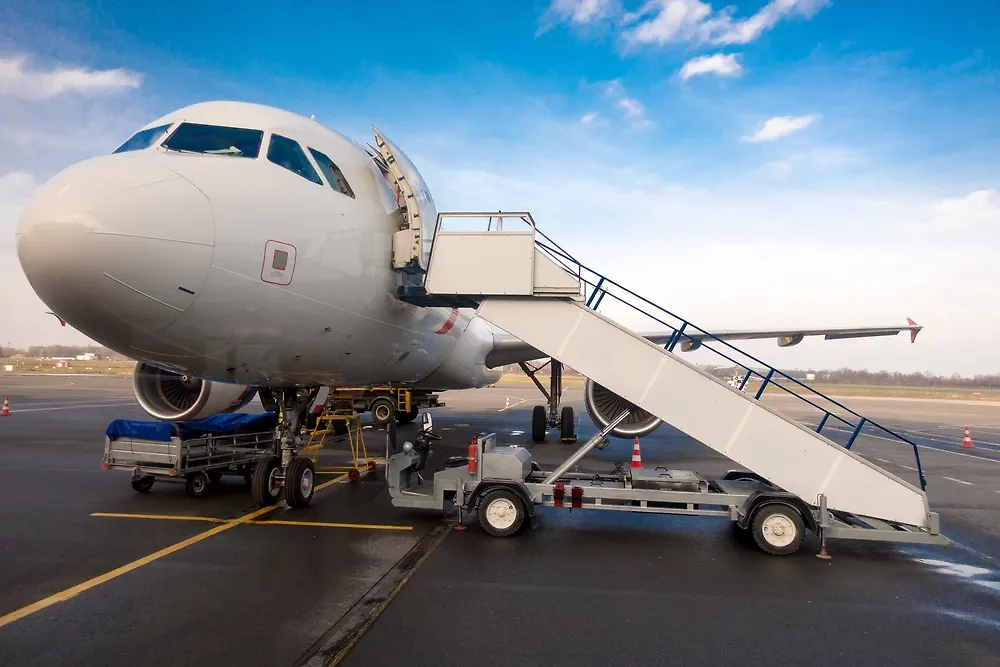 Авиакомпании "Победа" грозит проверка из-за ложной акции на билеты за 99 рублей. Обложка © Shutterstock