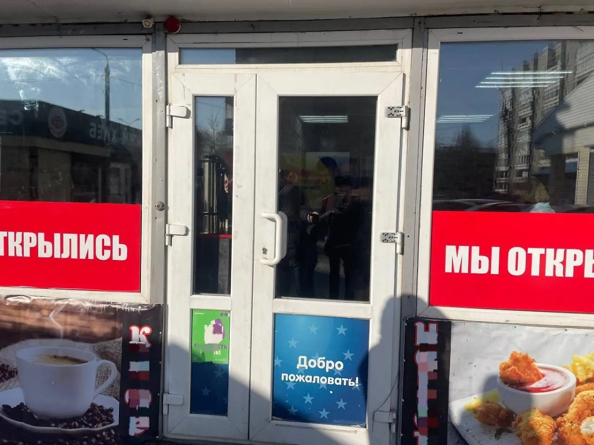 Вход в кафе, в котором питались отравившиеся жители Иркутска. Фото © Telegram / Прокуратура Иркутской области