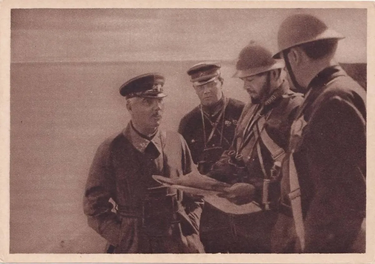 Большие Бобруйские манёвры 1929 года. Ворошилов на переправе. Фото © meshok.net