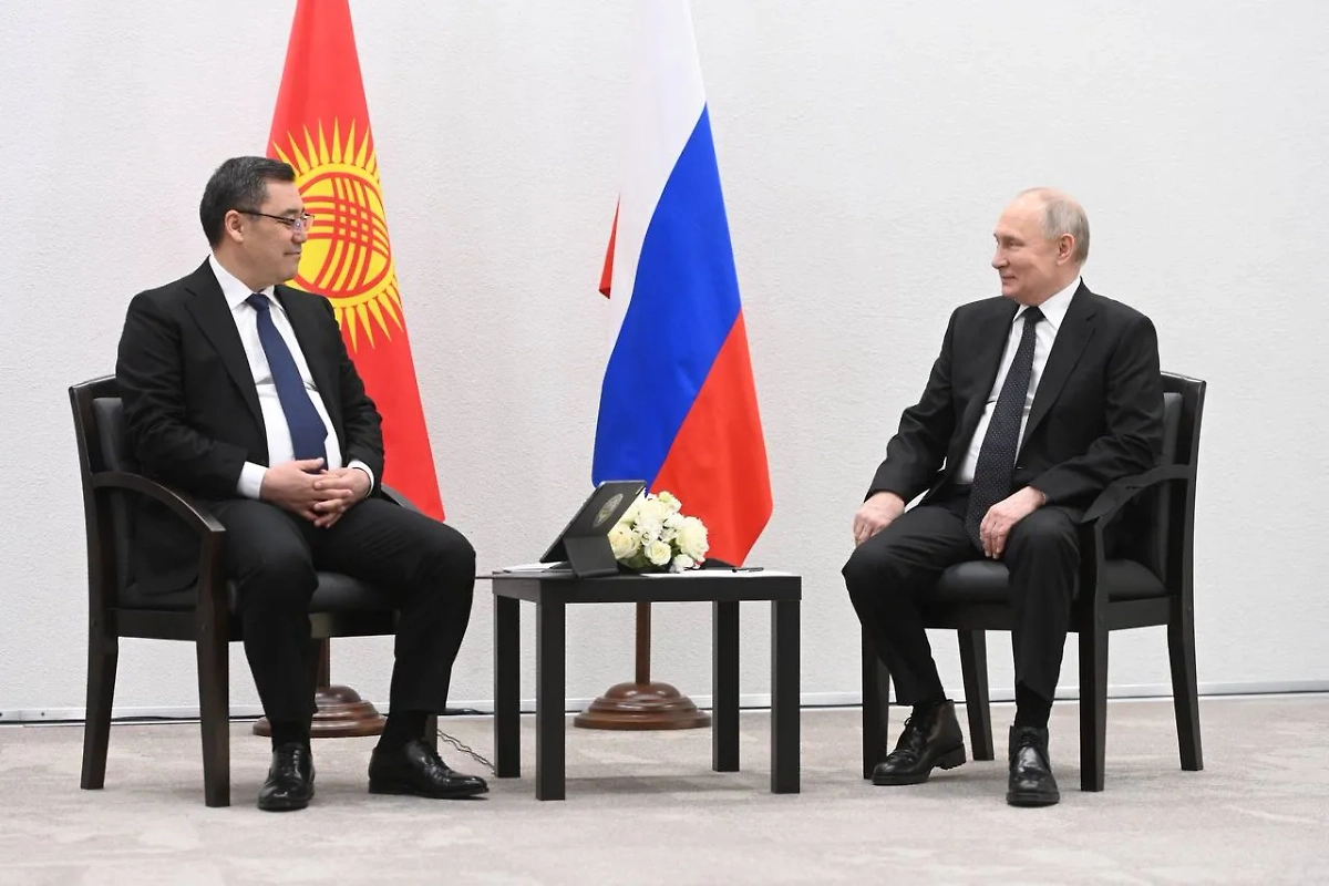 Лидер Киргизии Садыр Жапаров и президент РФ Владимир Путин. Фото © Life.ru / Павел Баранов