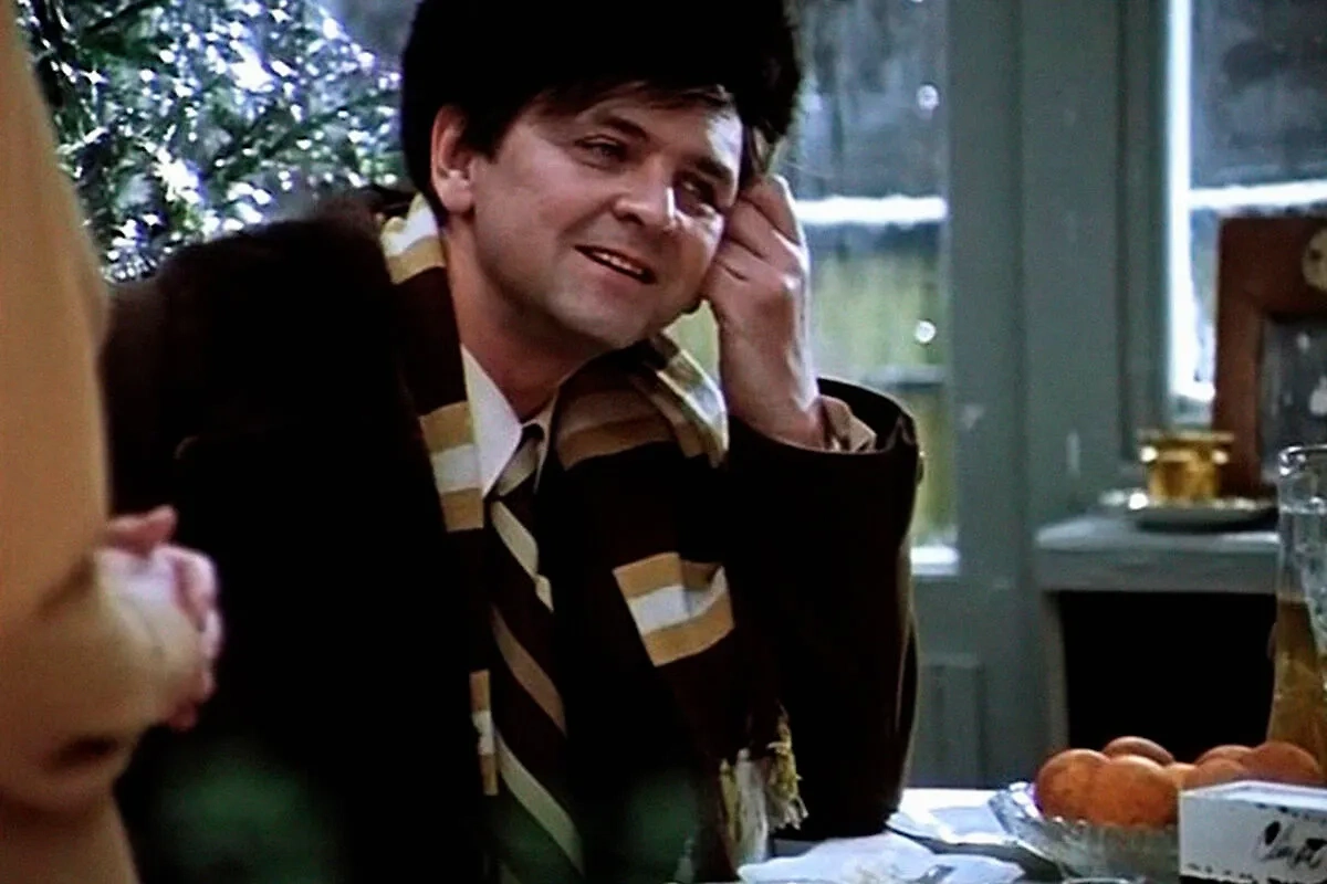 Знаменитые роли, которые могли достаться другим актёрам. Фото © "Ирония судьбы, или С лёгким паром!". Режиссёр Эльдар Рязанов, сценарист Эмиль Брагинский, Эльдар Рязанов / Kinopoisk.ru