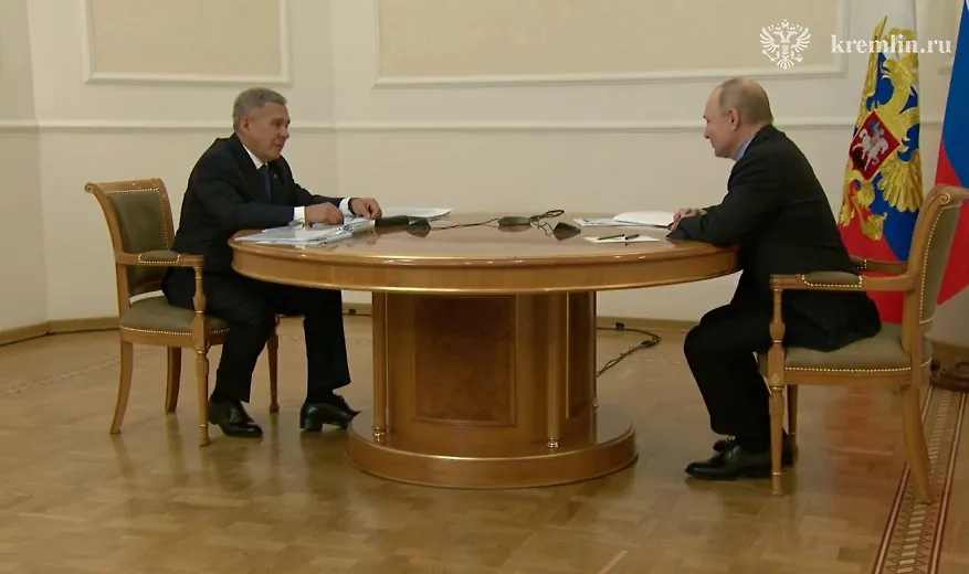 Президент РФ Владимир Путин встретился с главой Татарстана Рустамом Миннихановым. Видео © T.me / Кремль. Новости