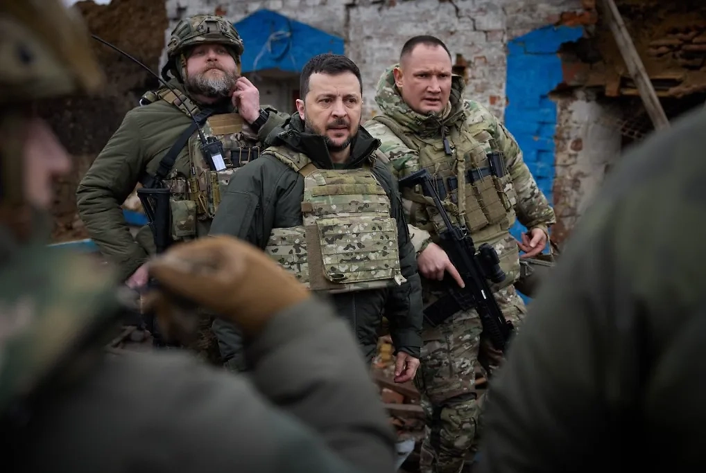 Владимир Зеленский приехал в село Работино. Фото © Администрация Президента Украины