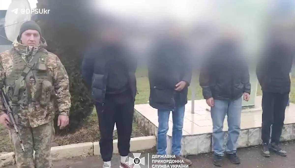 Украинские пограничники задержали пятерых мужчин, пытавшихся незаконно сбежать в Венгрию. Обложка © T.me / ДПСУ. Держприкордонслужба