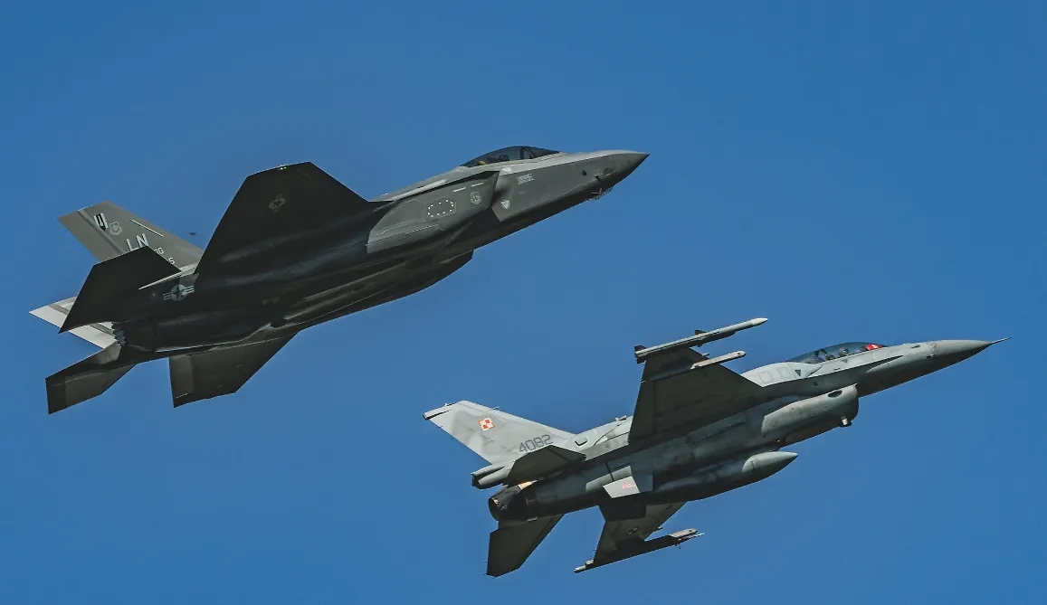 В Польше предупредили пилотов о возможных боевых действиях. Обложка © Facebook (соцсеть запрещена в РФ; принадлежит корпорации Meta, которая признана в РФ экстремистской) / Wojsko Polskie