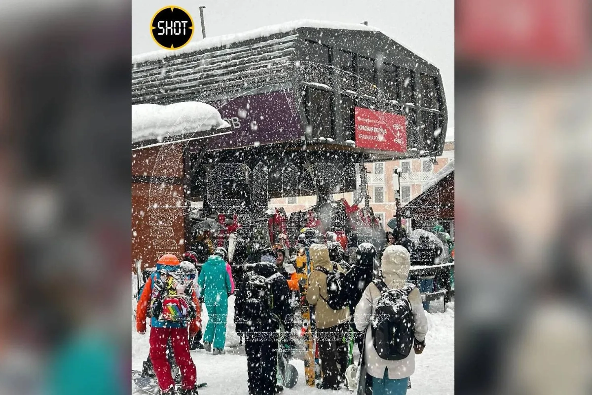 Сбой на канатной дороге в Сочи. Фото © t.me / SHOT