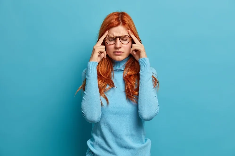 Чаще всего головной болью напряжения страдают очень ответственные люди. Обложка © wayhomestudio / Freepik.com