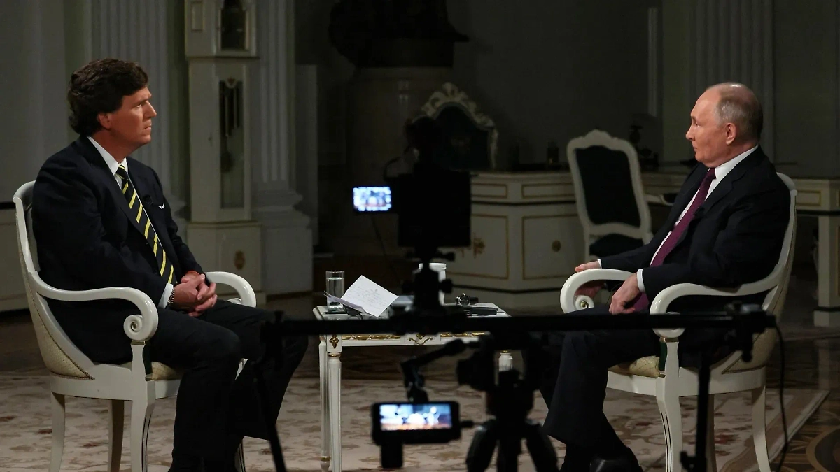 Американский журналист Такер Карлсон и президент России Владимир Путин. Обложка © kremlin