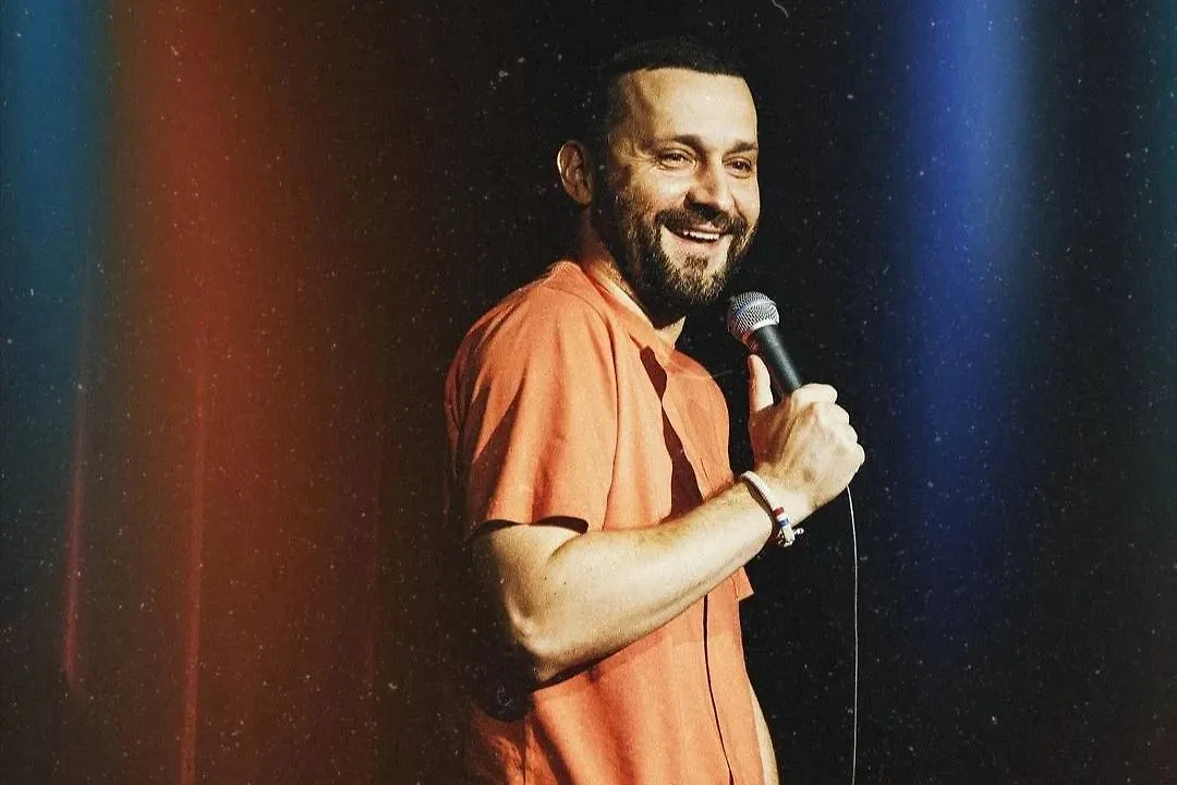 Комик Руслан Белый*. Обложка © VK / Руслан Белый*