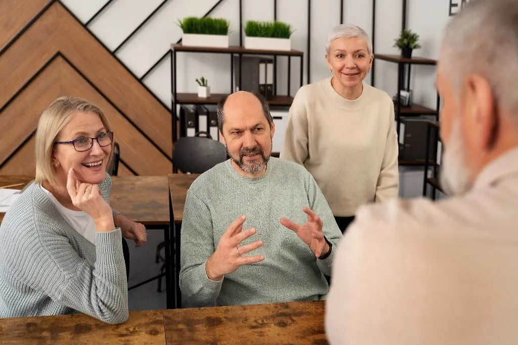 Строим сеть поддержки: значение социальных связей в старости. Фото © Freepik