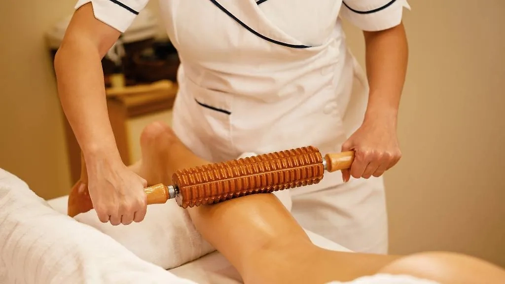 Не стоит воспринимать акупунктурные массажёры как средство от всех болезней, предупреждает врач. Обложка © Freepik / drazenzigic