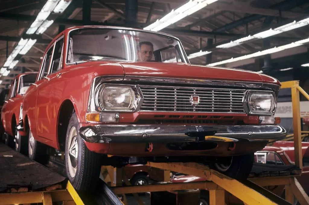 Новая модель легкового автомобиля "Москвич-412". Обложка © ТАСС / Валентин Хухлаев
