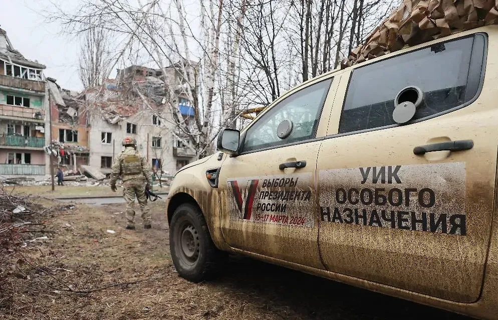 Автомобиль участковой избирательной комиссии особого назначения в Авдеевке. Обложка © ТАСС / Дмитрий Ягодкин