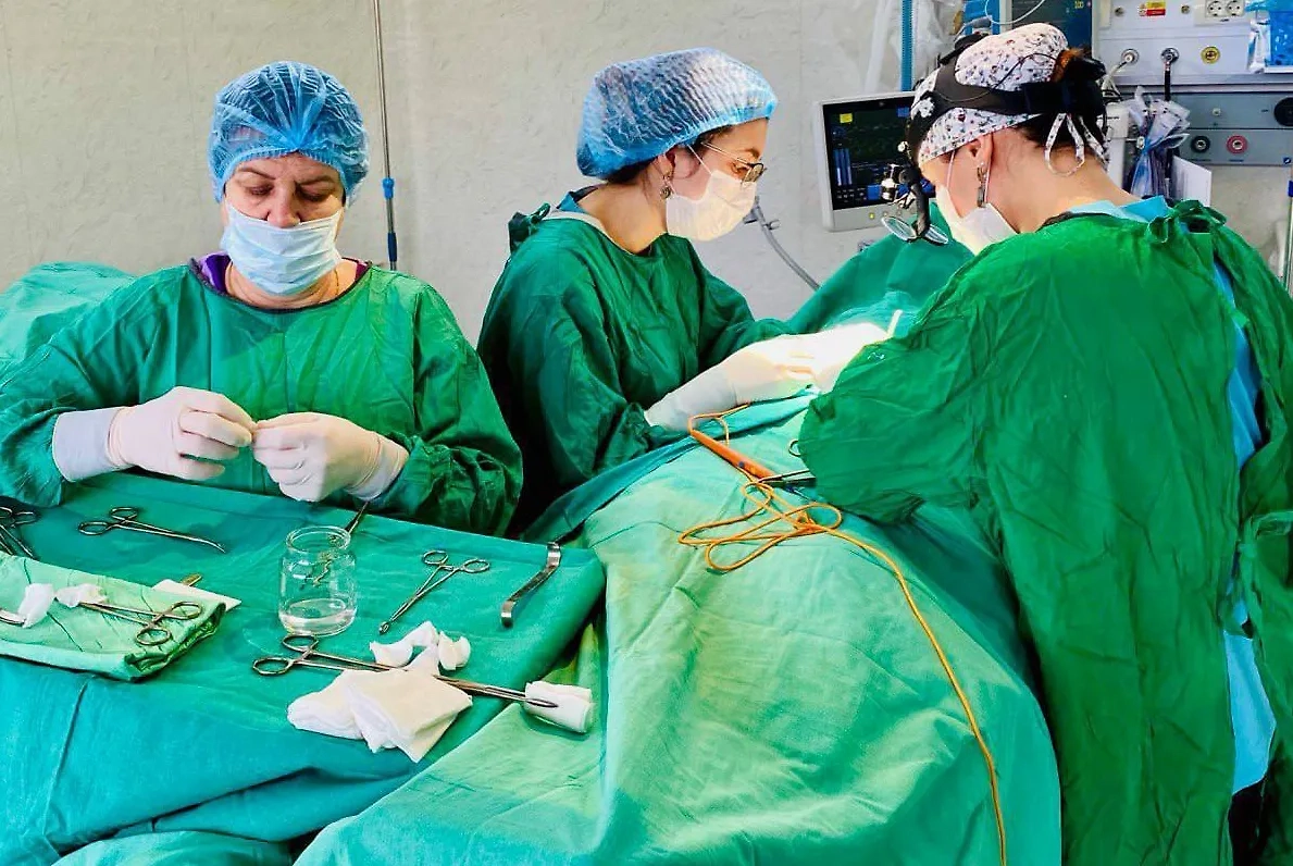 Врачи прооперировали ребёнка с жабрами. Обложка © Минздрав Московской области