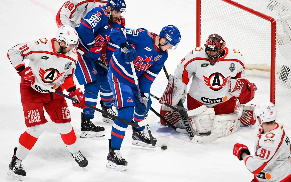 "Автомобилист" вырвал победу у СКА в первом матче второго раунда плей-офф КХЛ. Обложка © ХК СКА