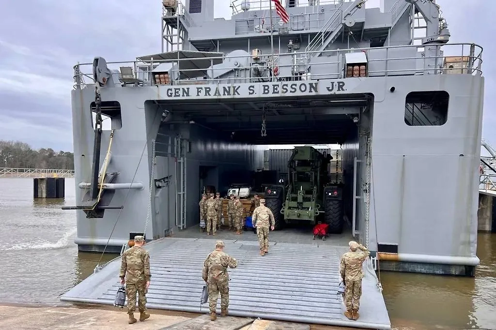 США перевозят оборудование для создания порта и отправки помощи в Газу. Обложка © X / @CENTCOM