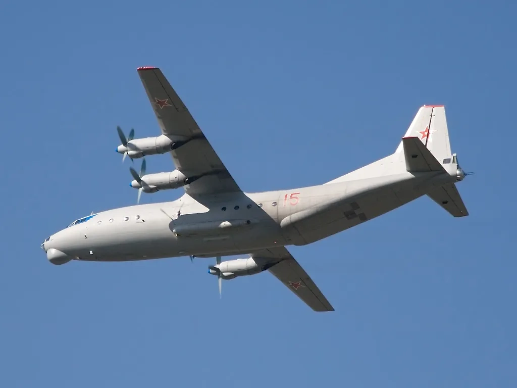 Советский транспортный самолёт Ан-12. Обложка © Flickr / RR_Vespertinus