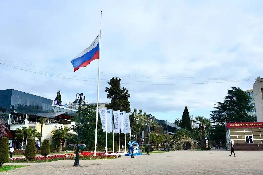 Сочи в день общероссийского траура по жертвам трагедии. Фото © Telegram / Алексей Копайгородский