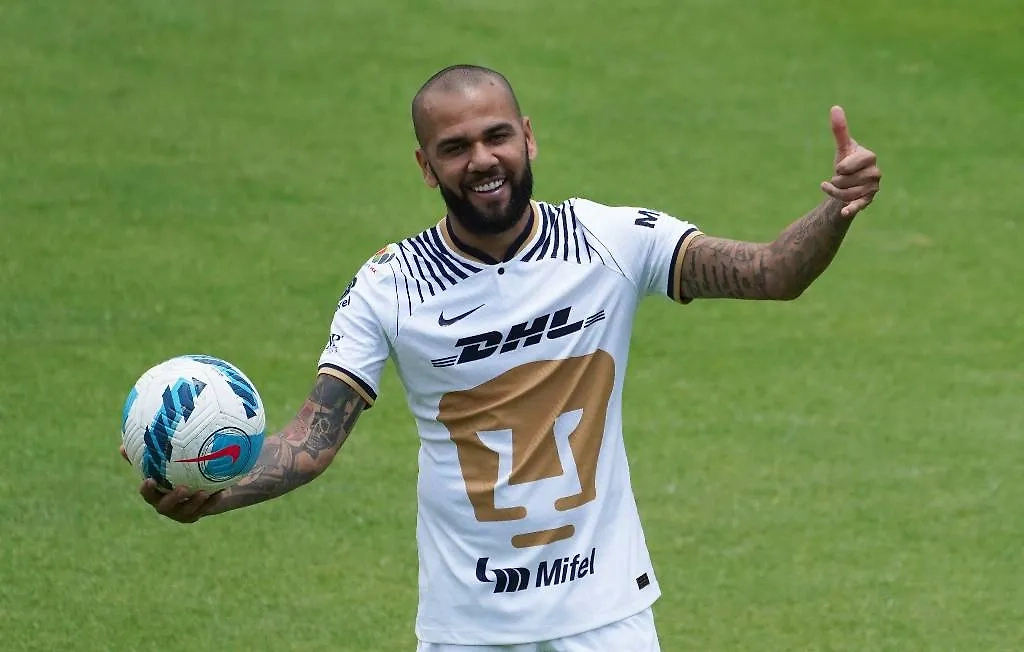 Дани Алвес. Обложка © AP/TASS