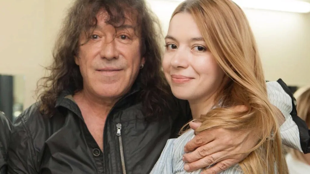 Соня Кузьмина с треском провалилась на шоу "Фабрика звёзд" и "Голос". Фото © VK / Соня Кузьмина