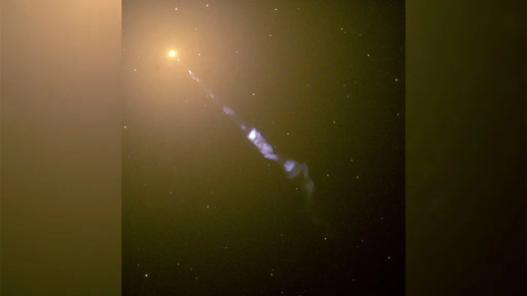 Релятивистская струя (поток плазмы) из центра галактики М87. Фото © Wikipedia / NASA and The Hubble Heritage Team